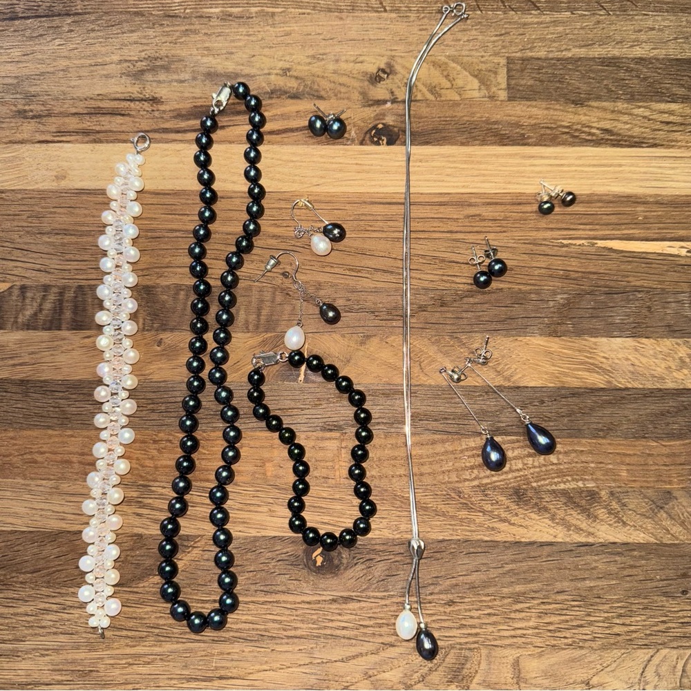 Elegant Freshwater Pearl Jewelry Bundle – Black & White Pearls, Earrings & More - Picture 5 of 5